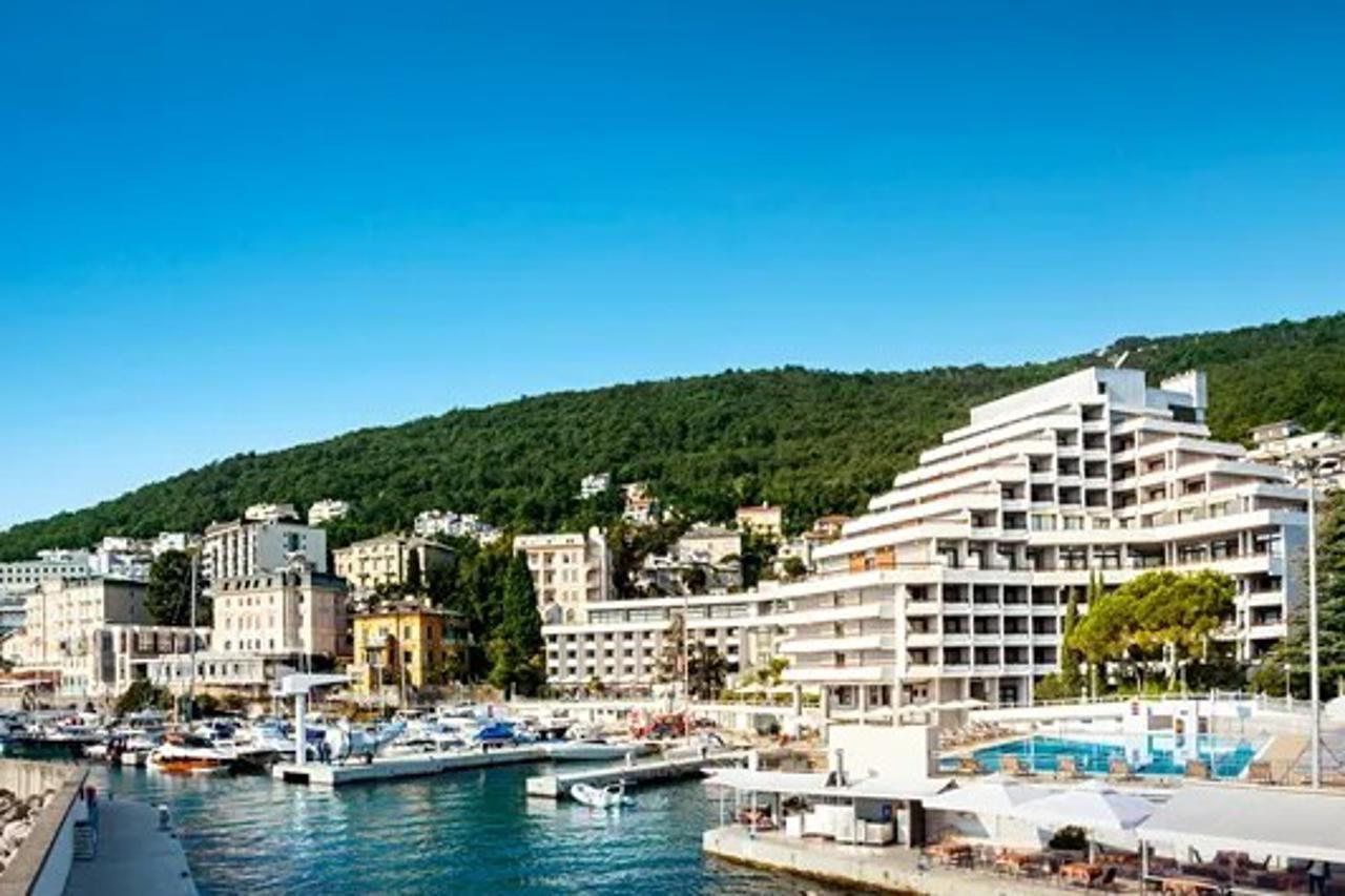 Hotel Kristal - Liburnia Opatija Exterior foto